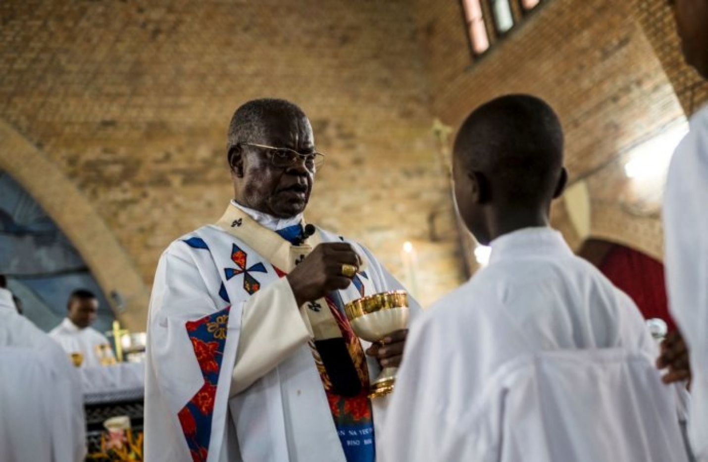 RDC : arrivée à Kinshasa de la dépouille du cardinal Monsengwo devant une foule en pleurs