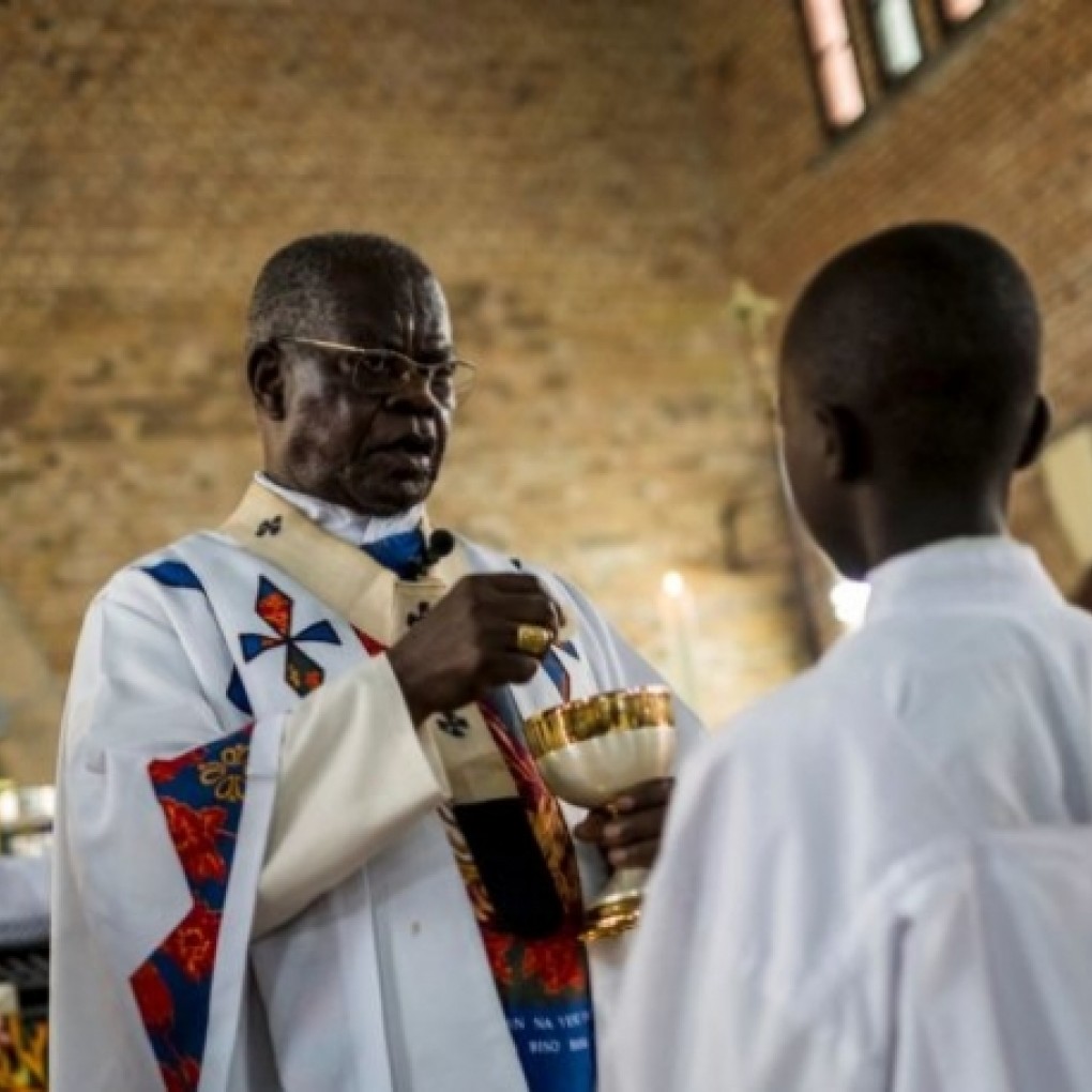 RDC : arrivée à Kinshasa de la dépouille du cardinal Monsengwo devant une foule en pleurs
