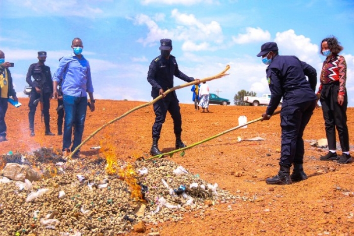 La Police rwandaise détruit plus de 340 Kg de drogue