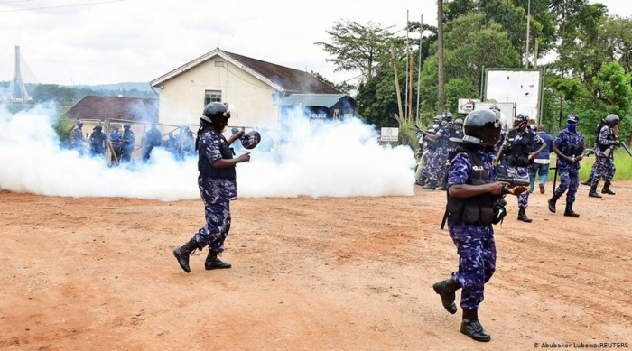 Ouganda: le bilan des violences depuis mercredi monte à 28 morts, selon la police
