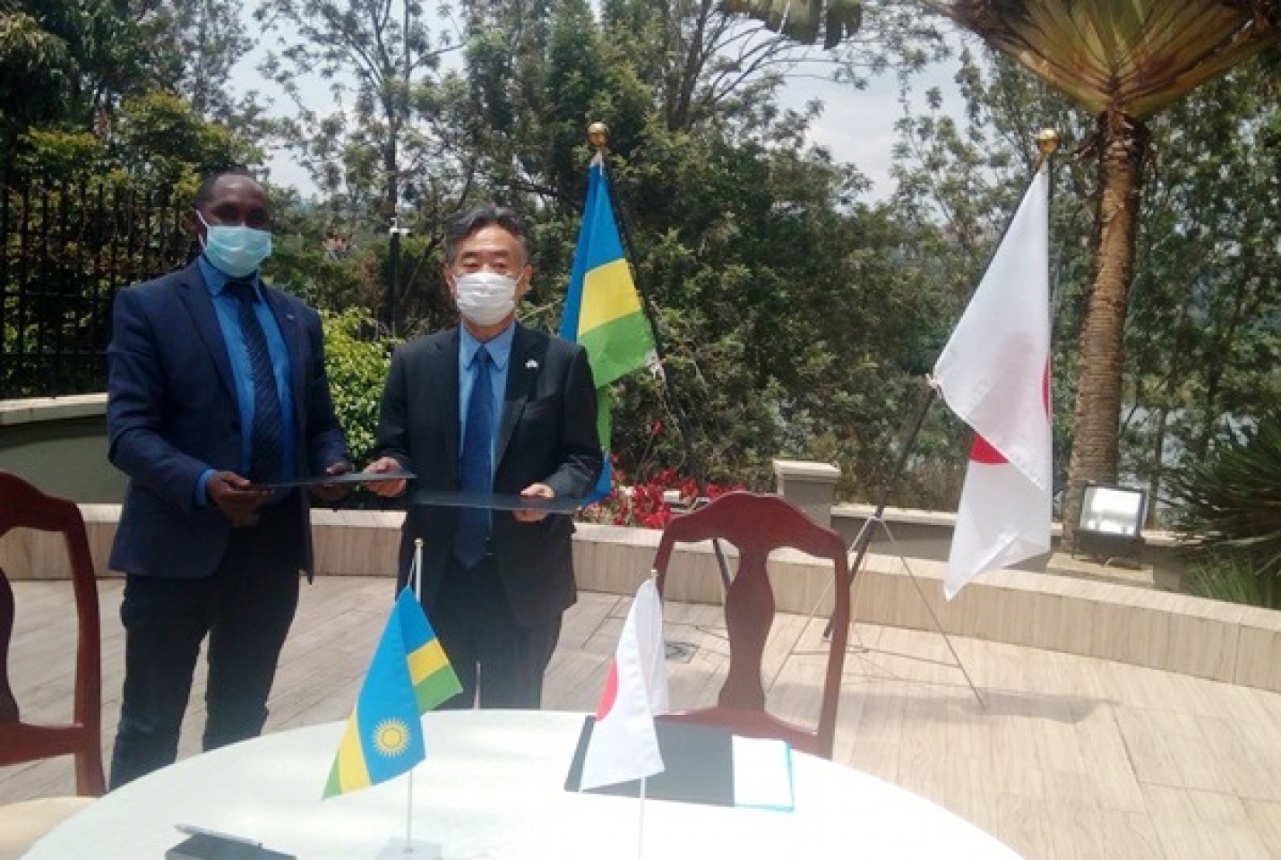 Rwanda: Le Japon signe deux contrats de dons pour la construction d’infrastructures en eau et l’amélioration des routes de desserte